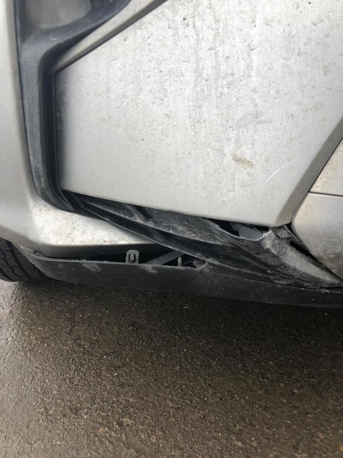 Фото повреждений бампера Lexus